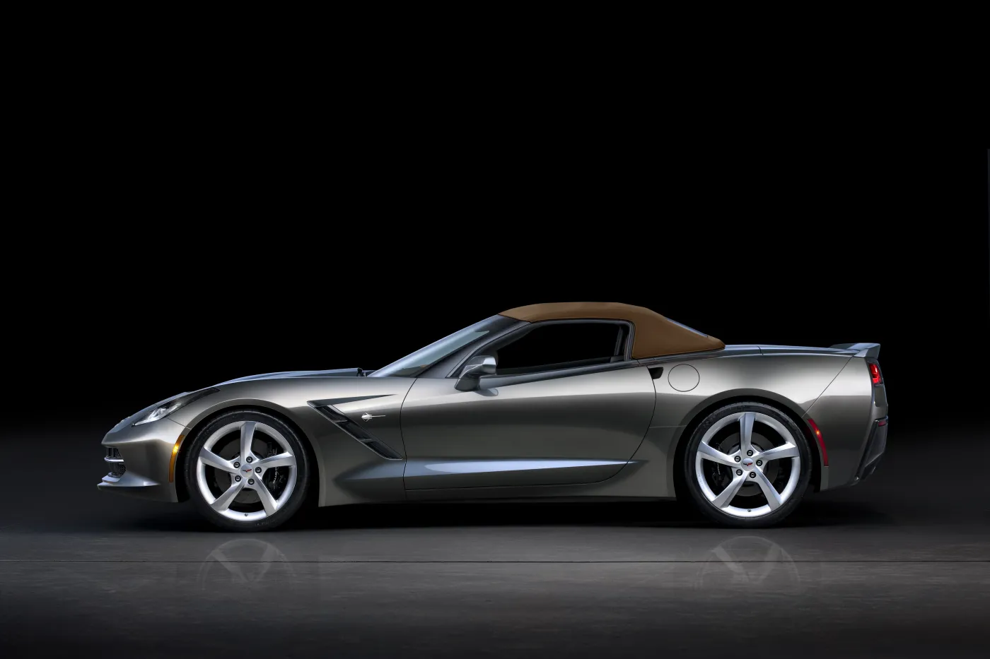 4689085-chevrolet-corvette-stingray-convertible-274986.jpg