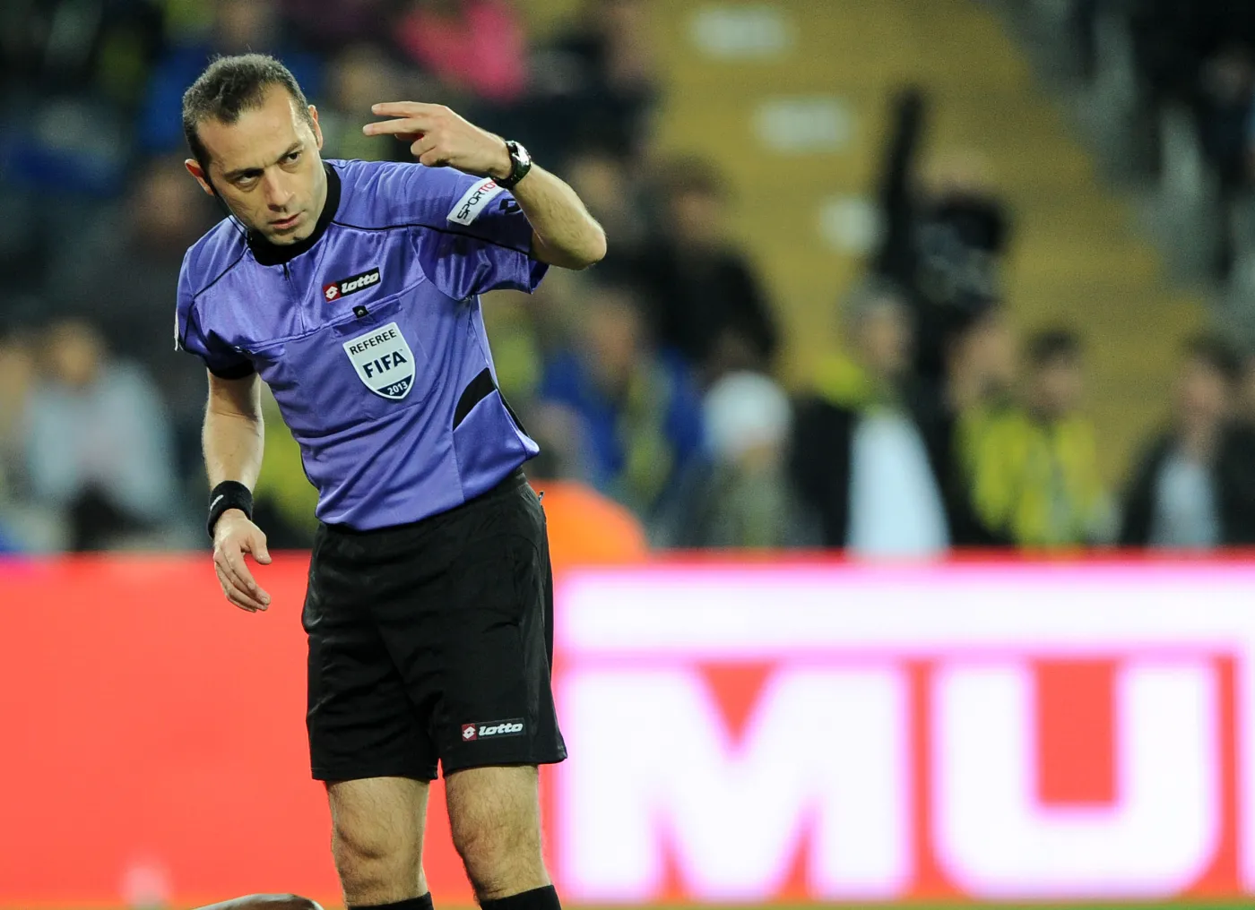 Po meczu z Realem Madryt kibice Manchesteru United grożą sędziemu