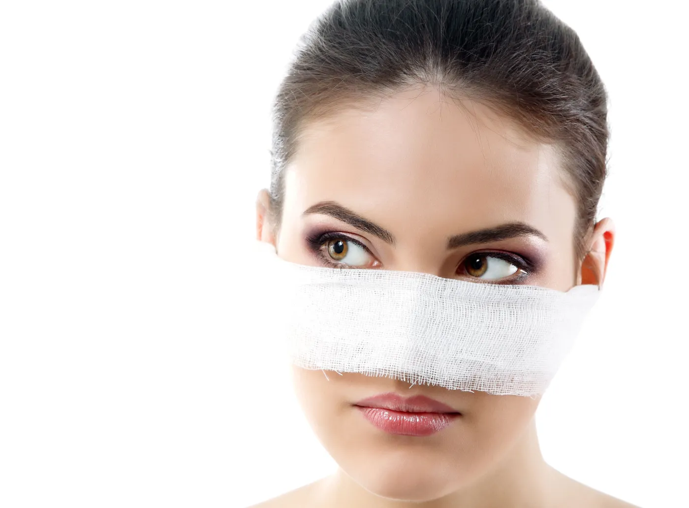 Polki chcą poprawiać wygląd nosa. Na czym polega operacja?