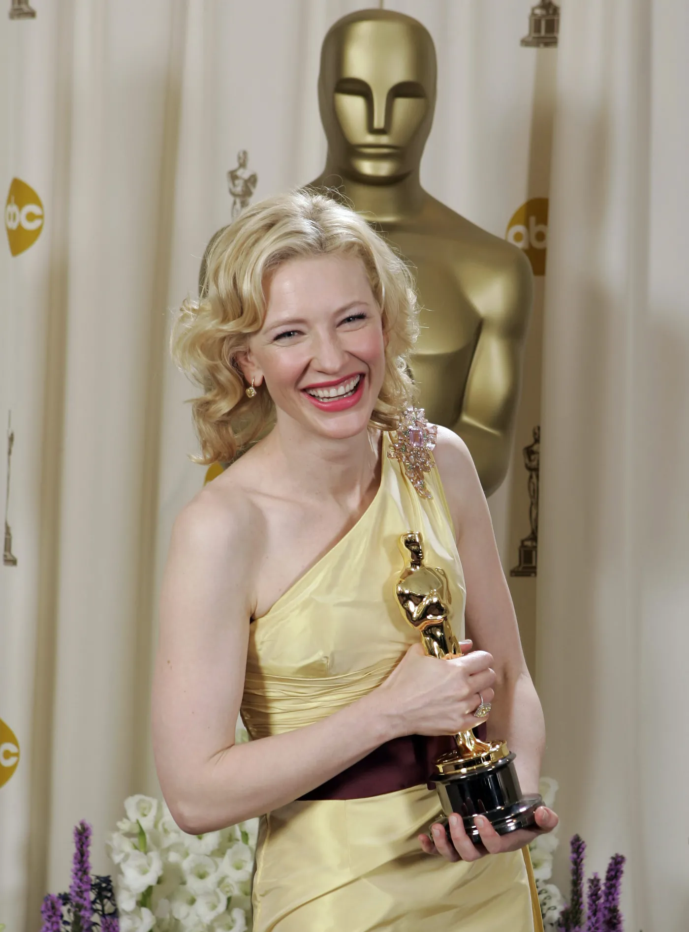 5329446-cate-blanchett.jpg