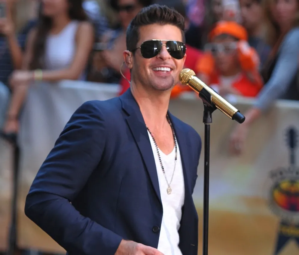 5252038-robin-thicke.jpg