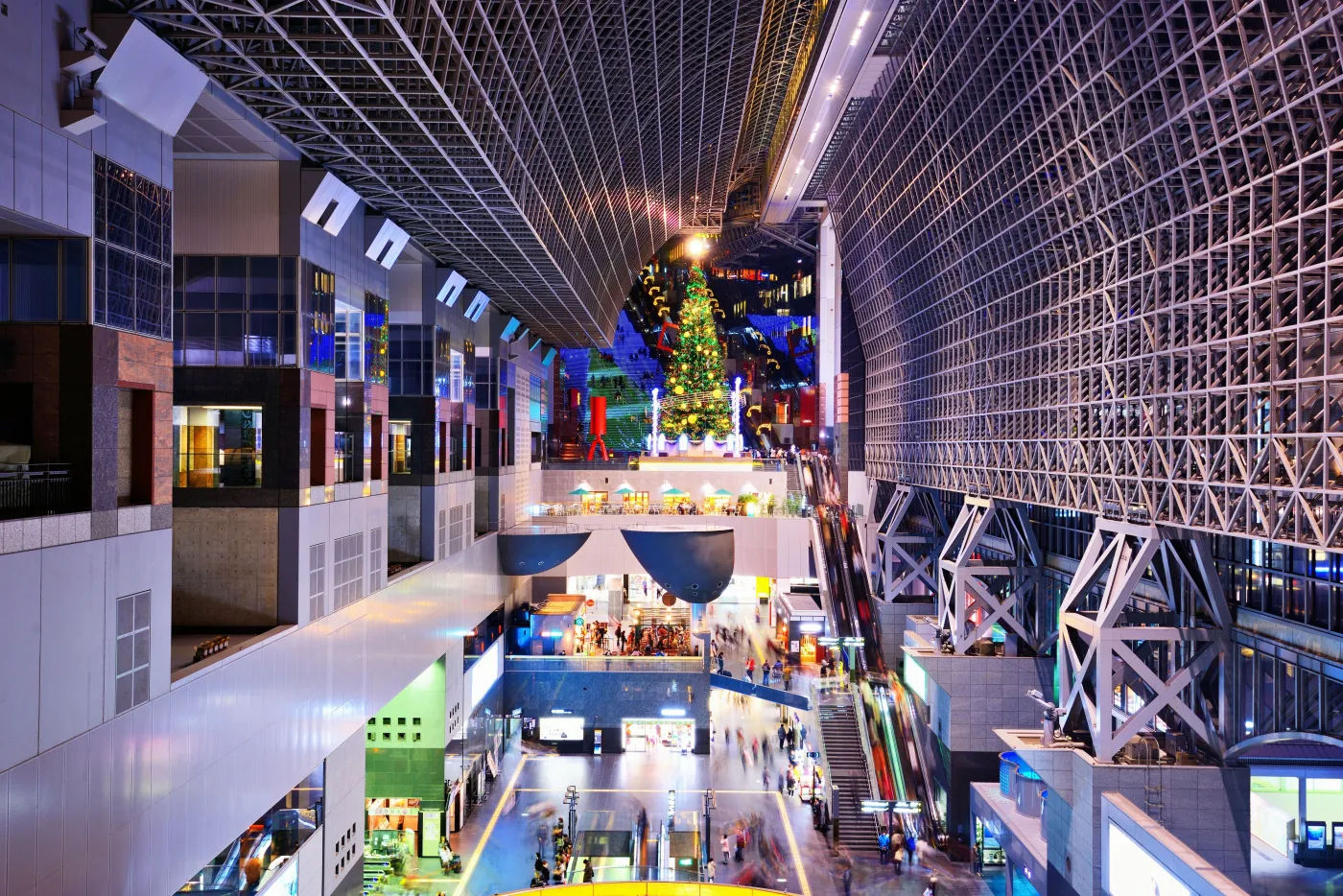 5482219-kyoto-station.jpg