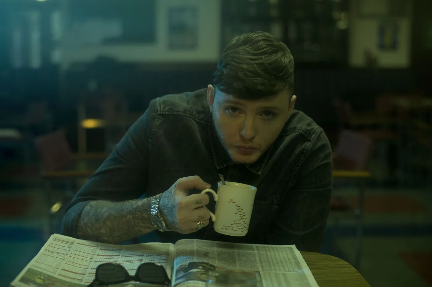 Młody, zdolny, wytatuowany - debiutant James Arthur wszedł już do historii
