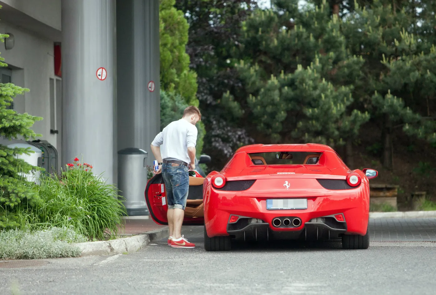Błaszczykowski za kierownicą nowego cacka wartego fortunę! Ferrari 458 Italia na zdjęciach