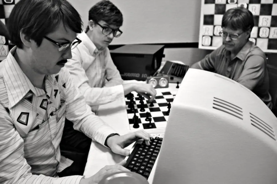 5133977-computer-chess.jpg