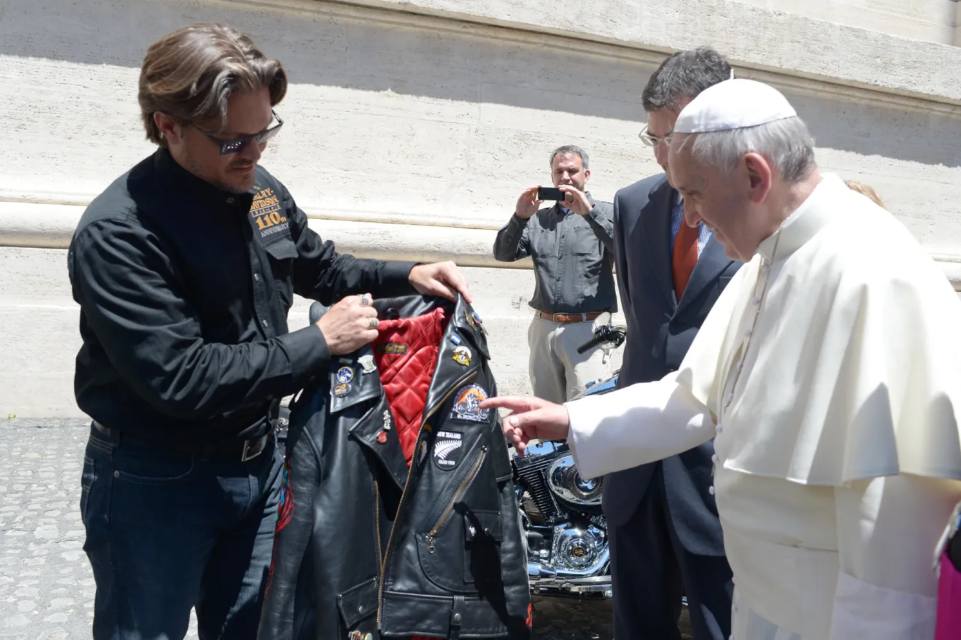Niezwykły prezent dla papieża! Watykan ujawnia co zrobi z motocyklami Harley-Davidson. ZDJĘCIA