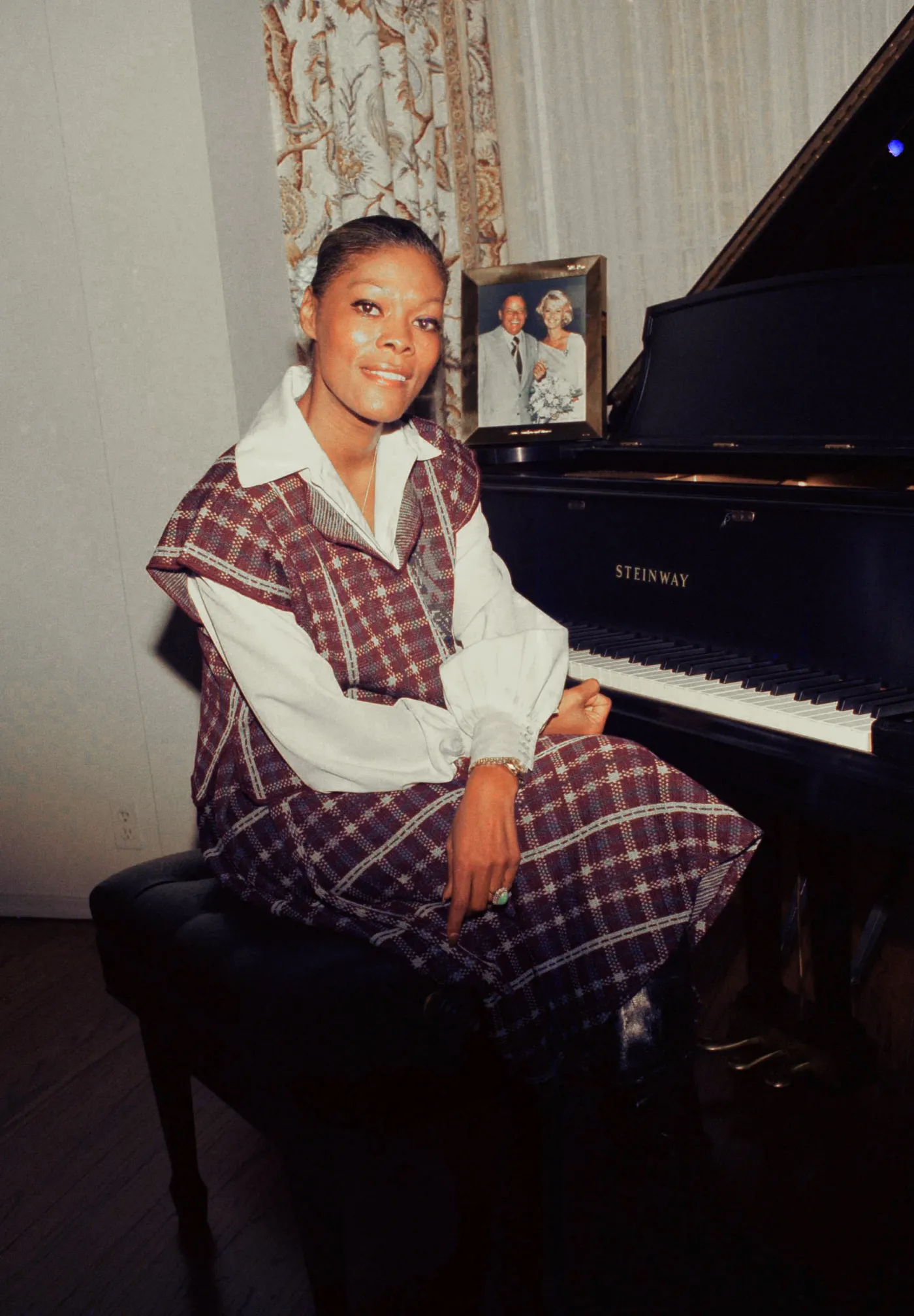 5189439-dionne-warwick.jpg