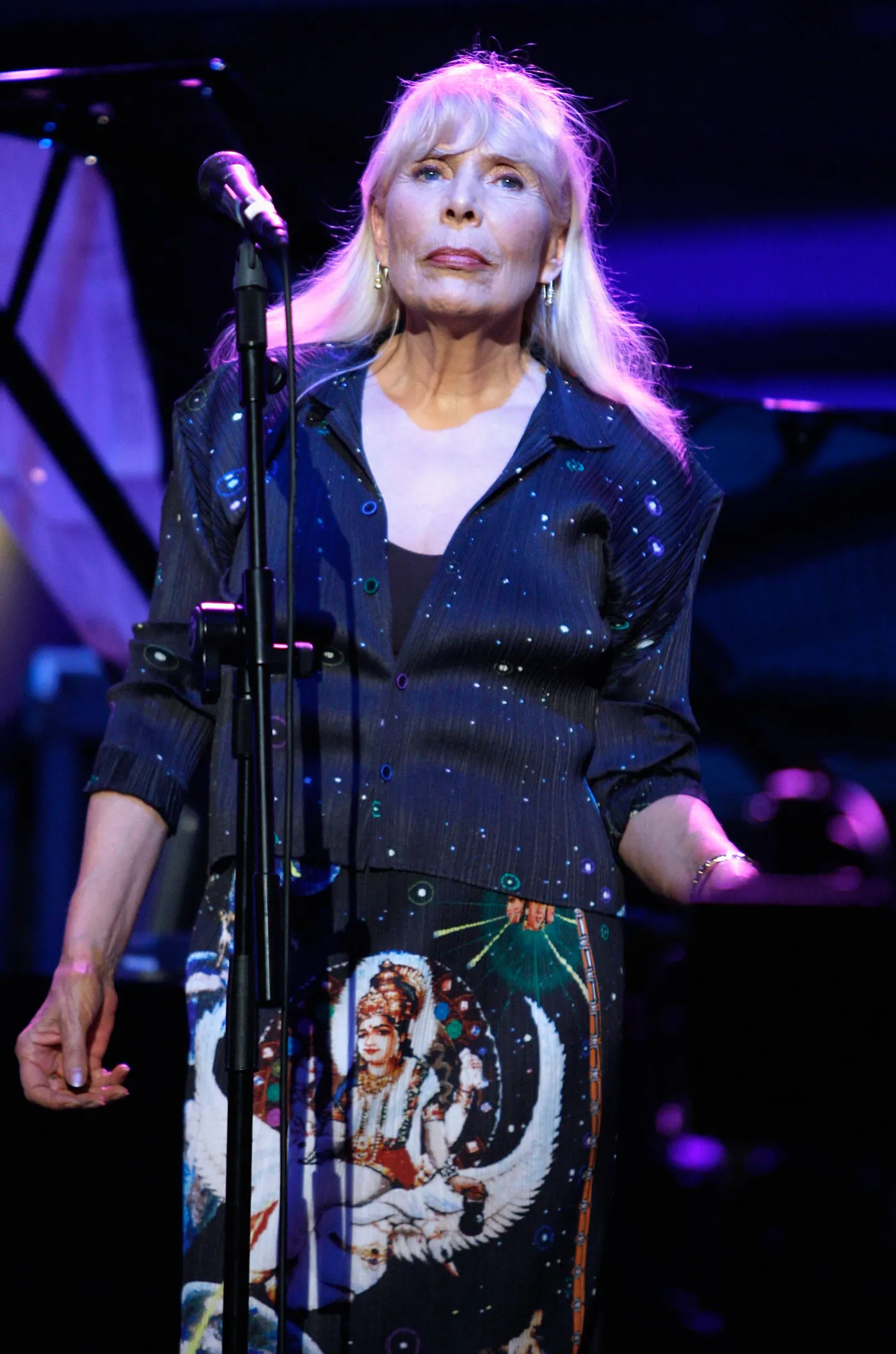 5221691-joni-mitchell.jpg