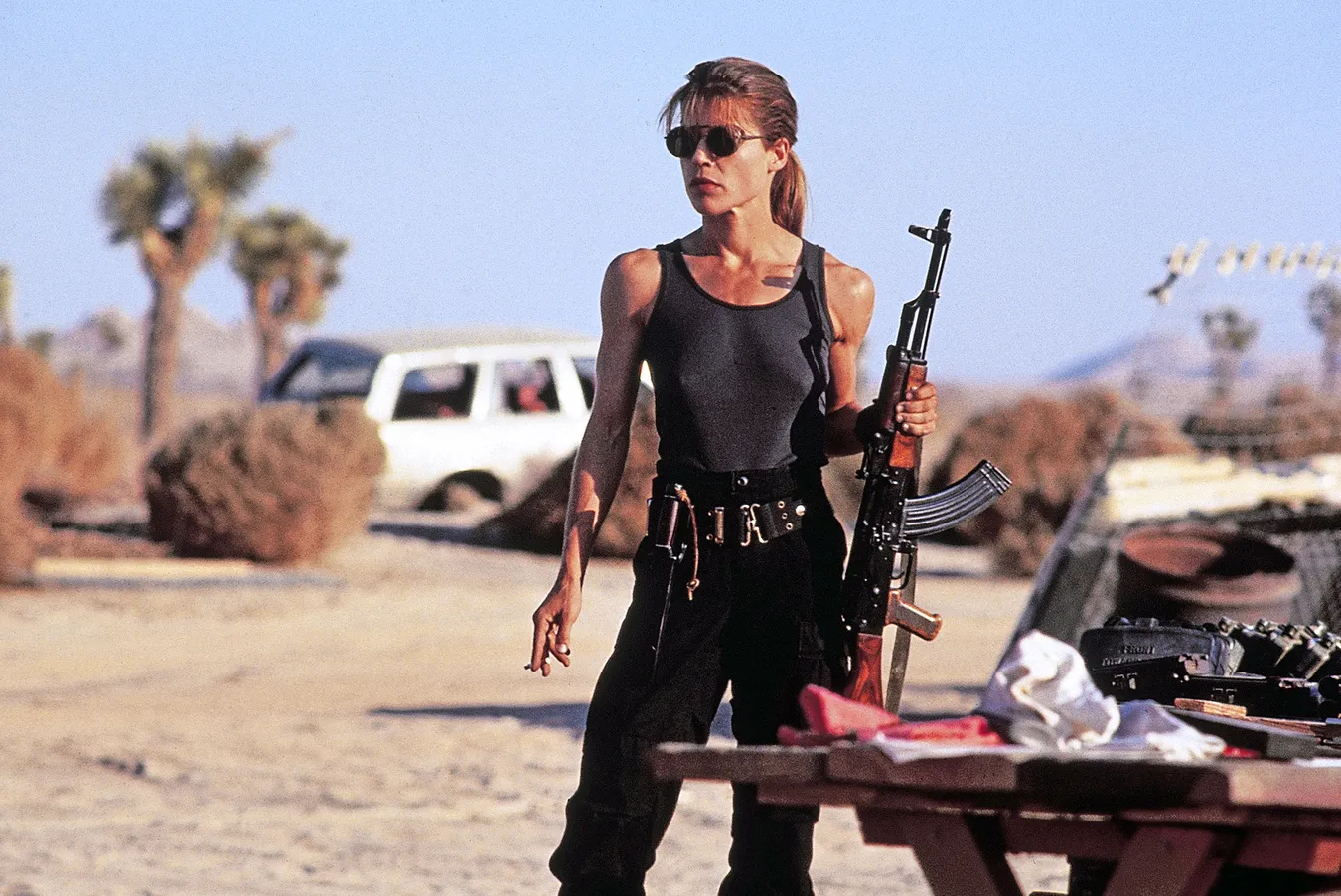 5743459-linda-hamilton.jpg