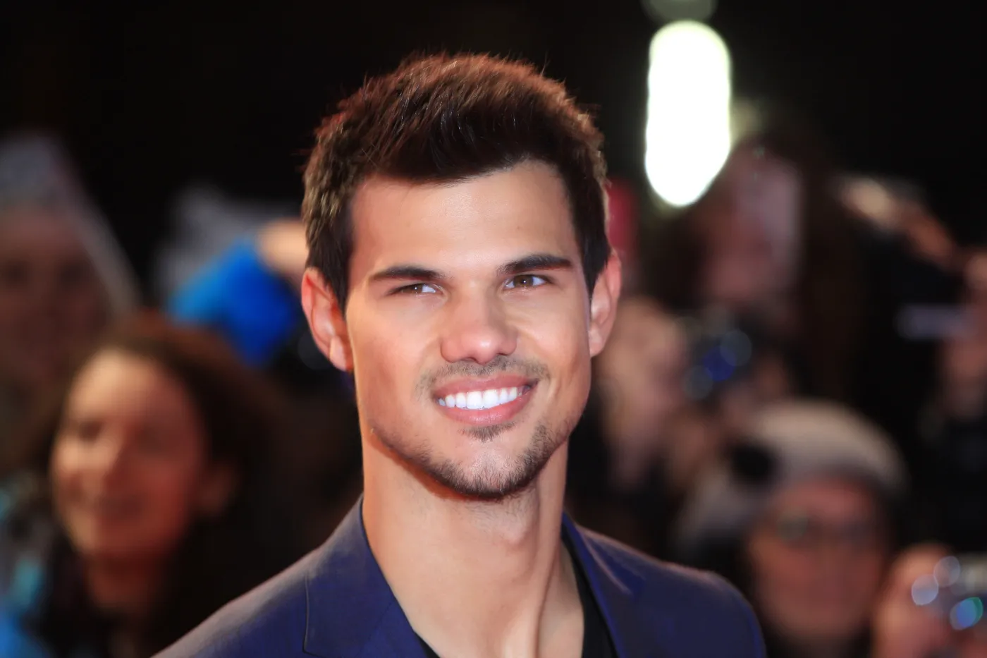 4451768-taylor-lautner.jpg
