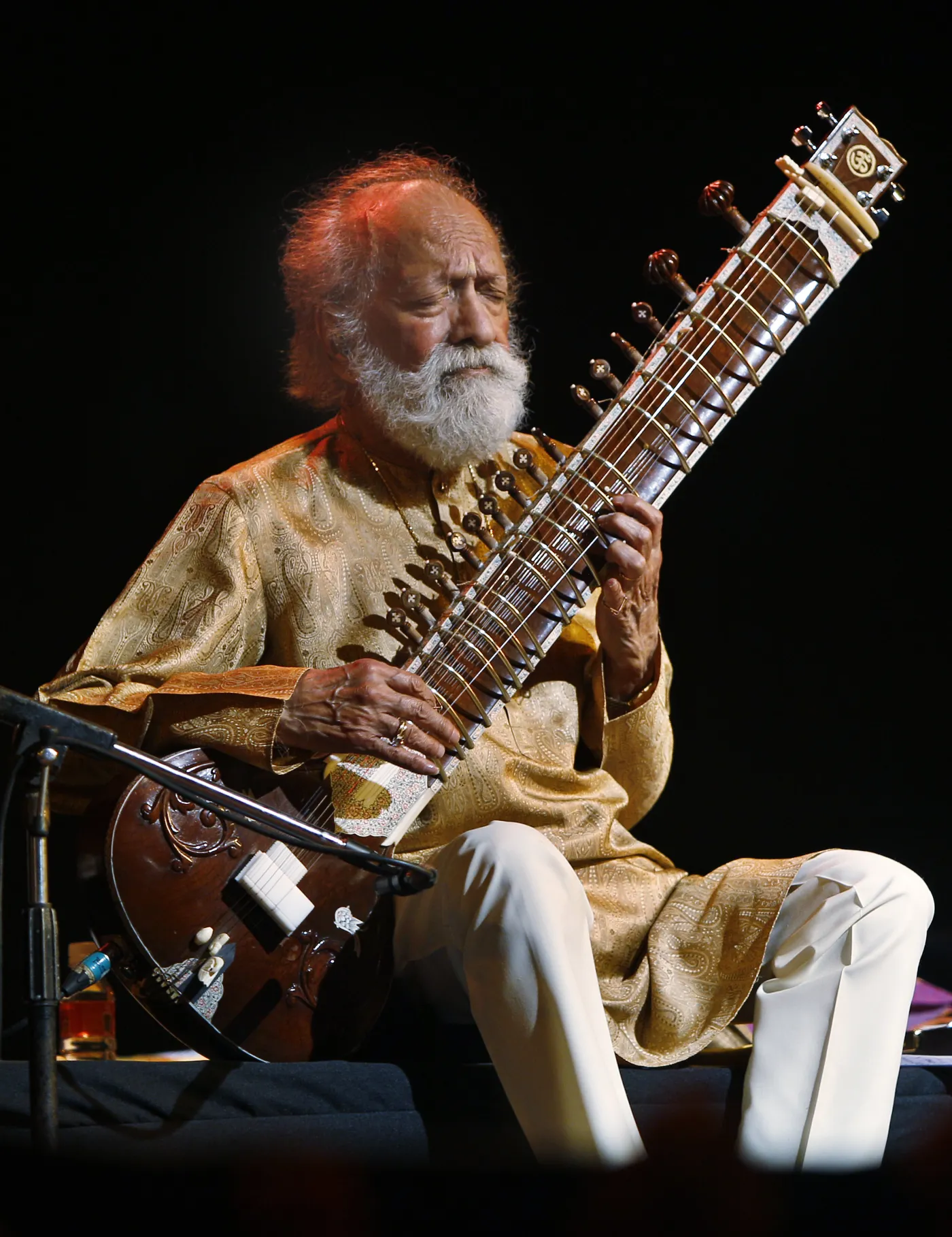 5554482-ravi-shankar.jpg