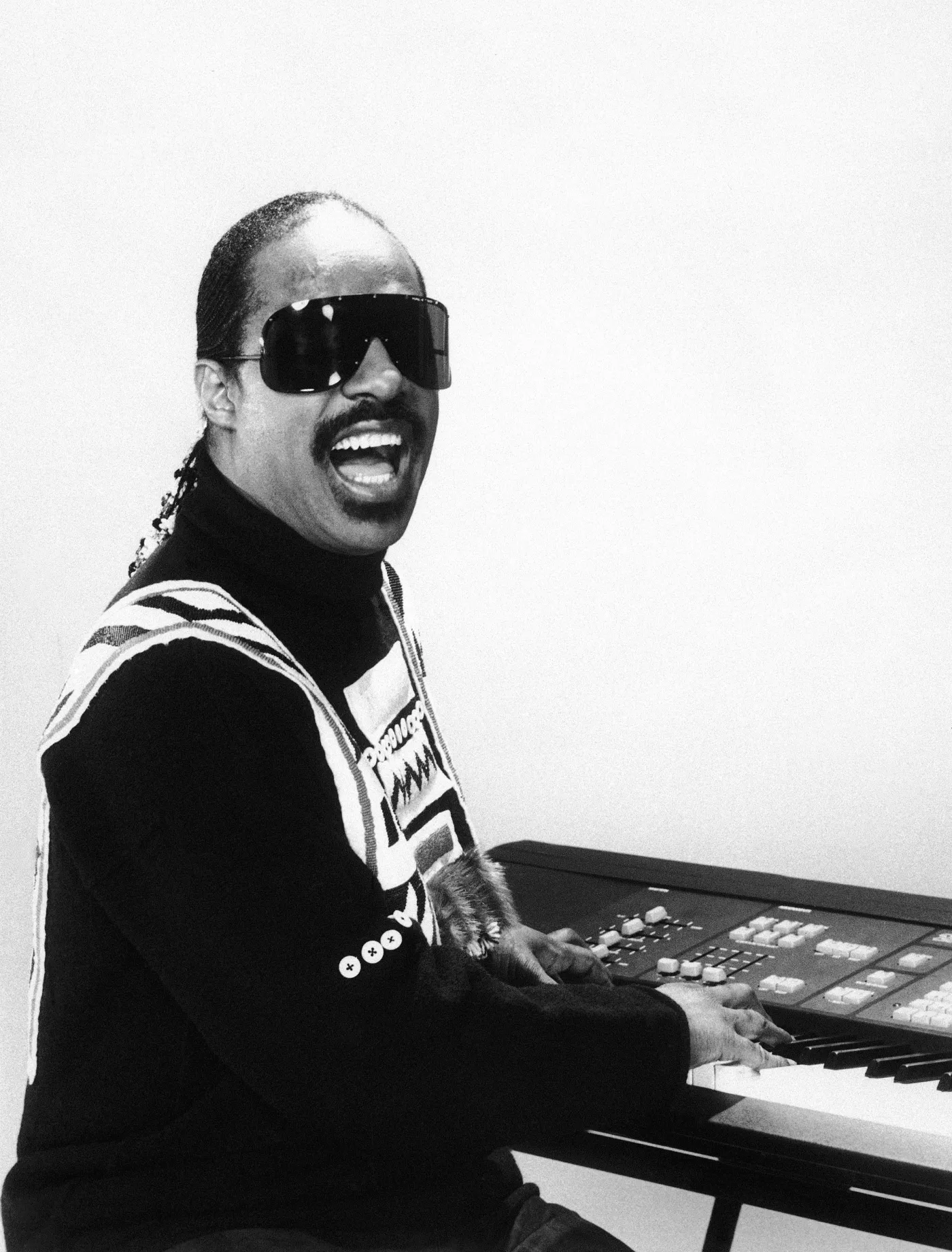 5592885-stevie-wonder.jpg