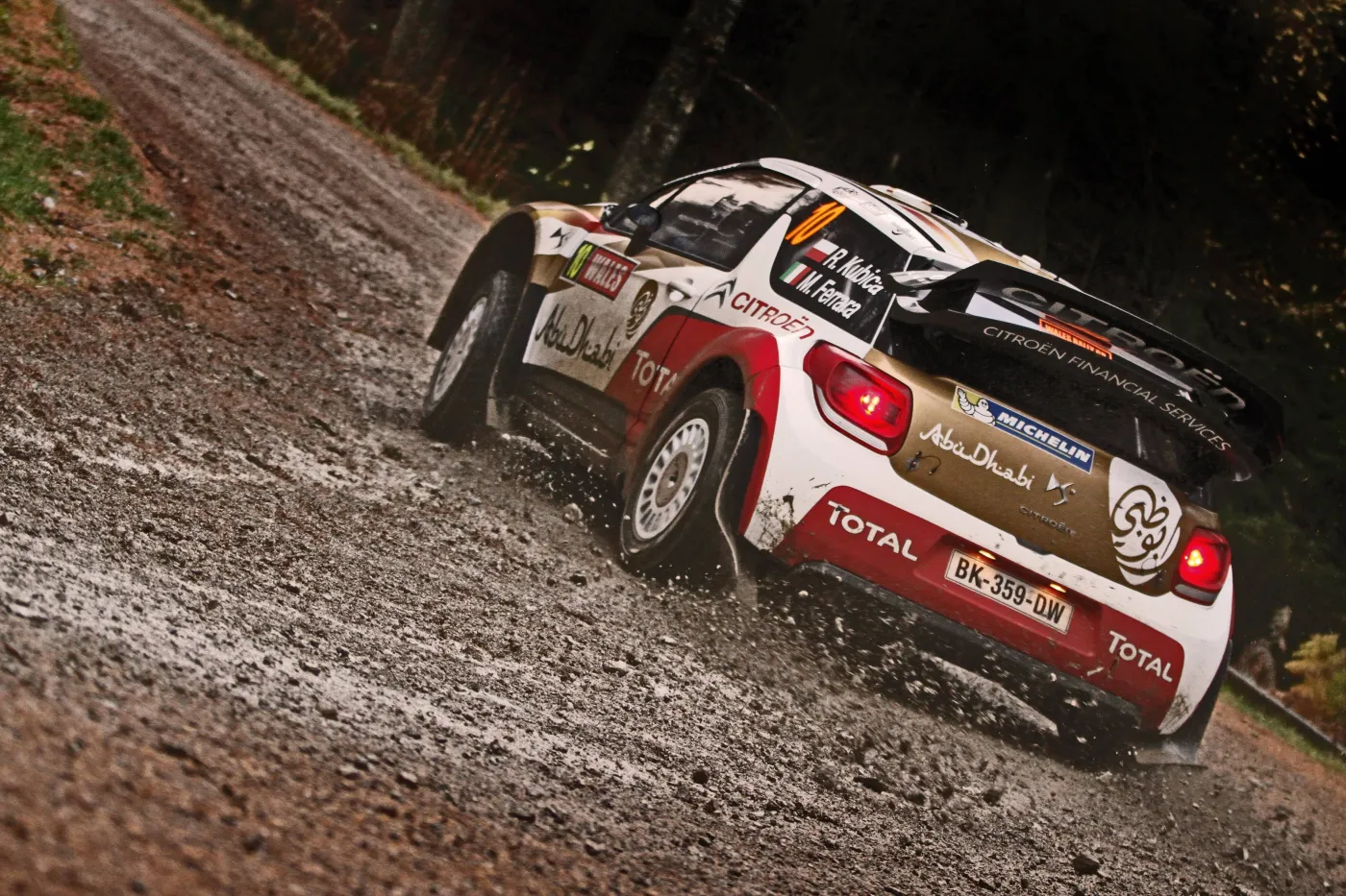 Rajd Walii: Wypadek Roberta Kubicy. Polak dachował