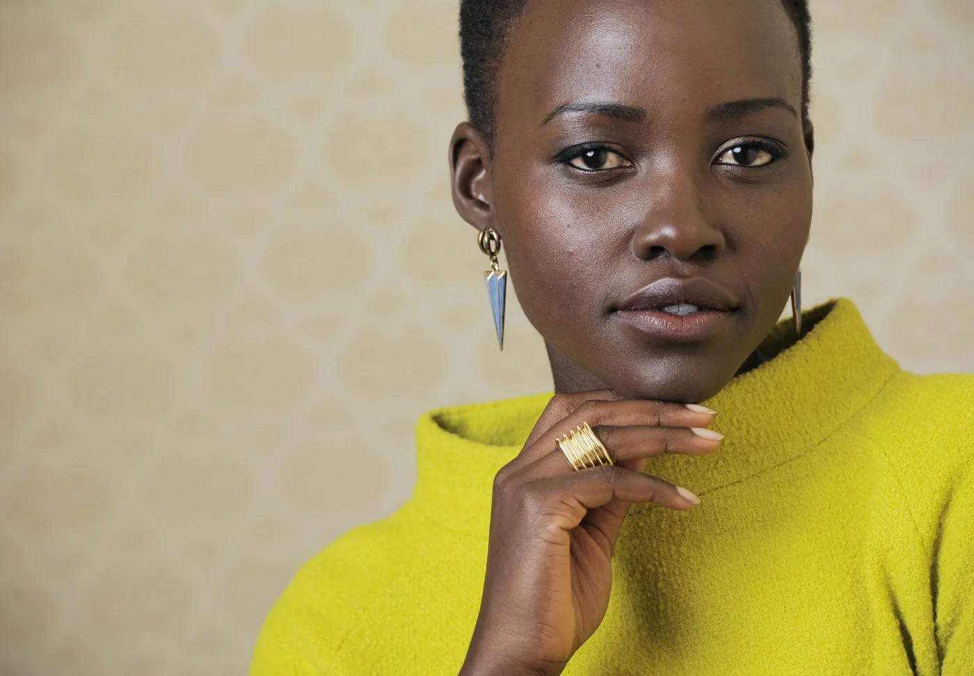 Debiutantka najpiękniejszą kobietą roku 2014. Kim jest Lupita Nyong'o? [ZDJĘCIA]