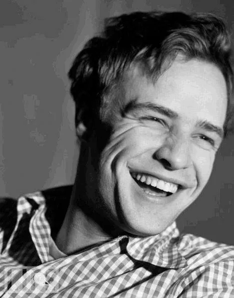 6765122-marlon-brando.jpg