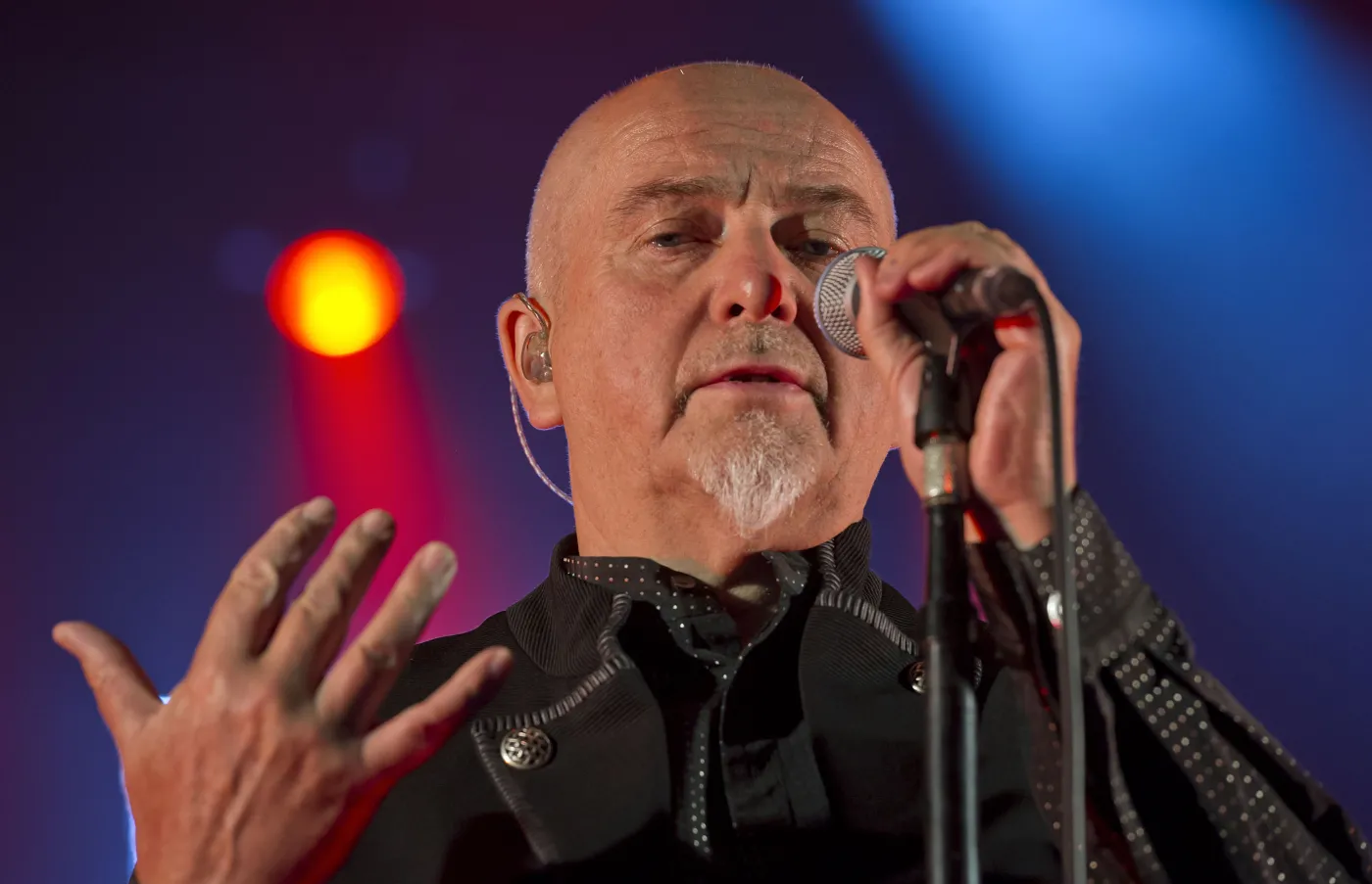 6258547-peter-gabriel.jpg