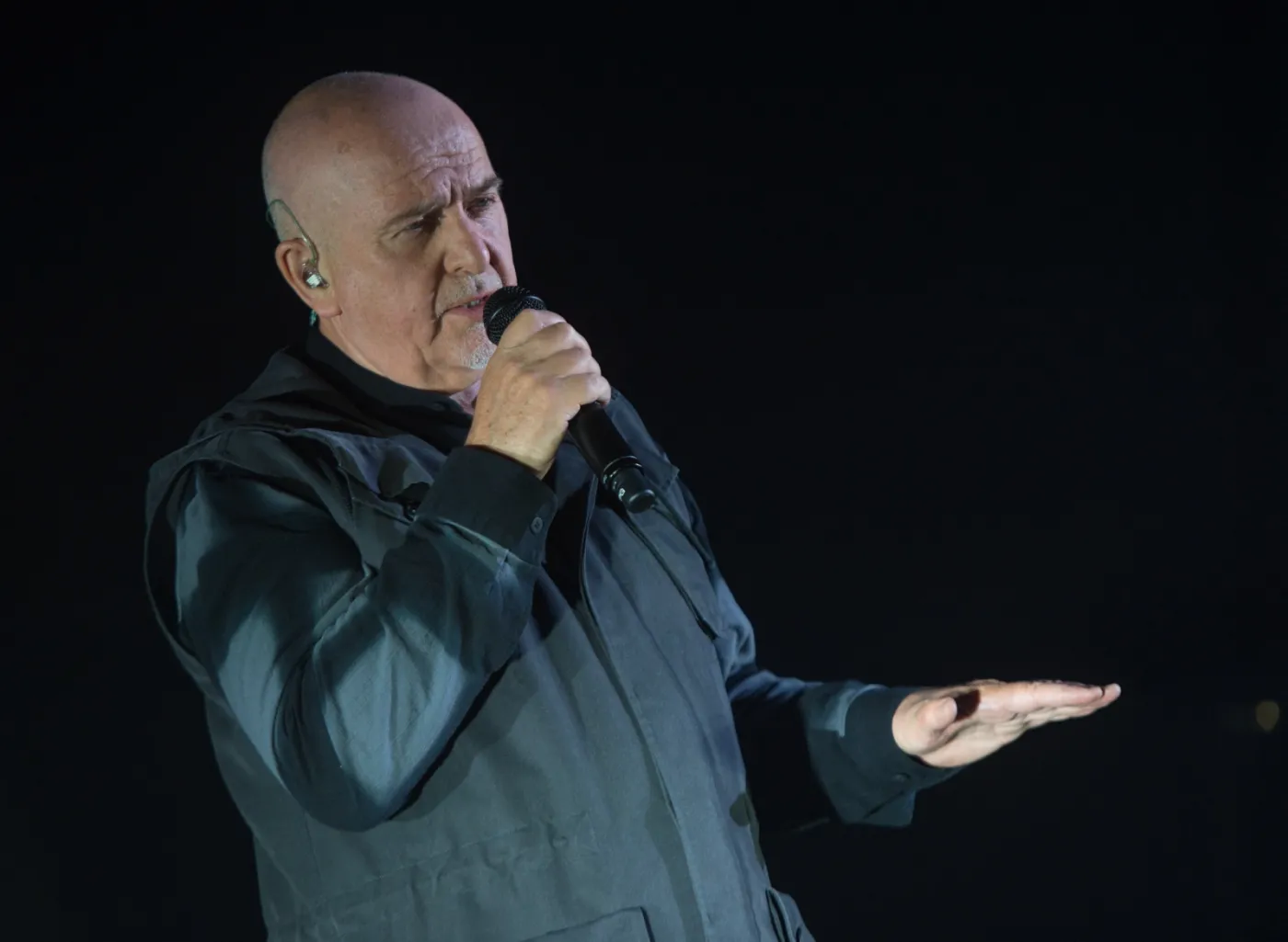 6279778-peter-gabriel.jpg