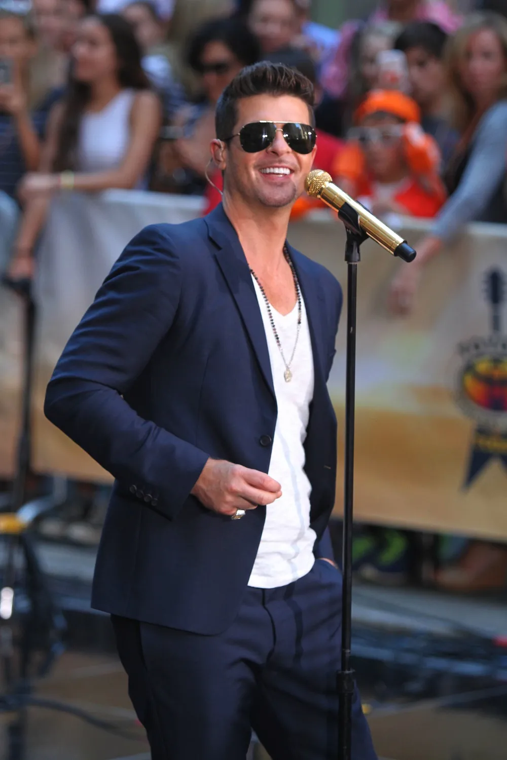 5251951-robin-thicke.jpg