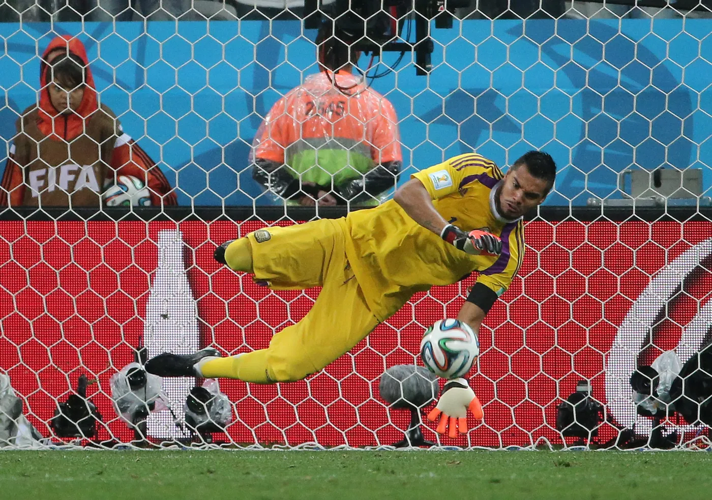 Romero ściągał przed rzutami karnymi. Unieważnią wynik półfinału? WIDEO