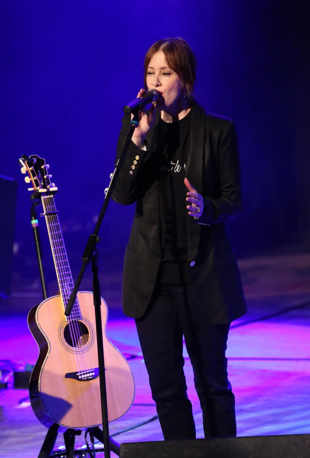 6600322-suzanne-vega.jpg