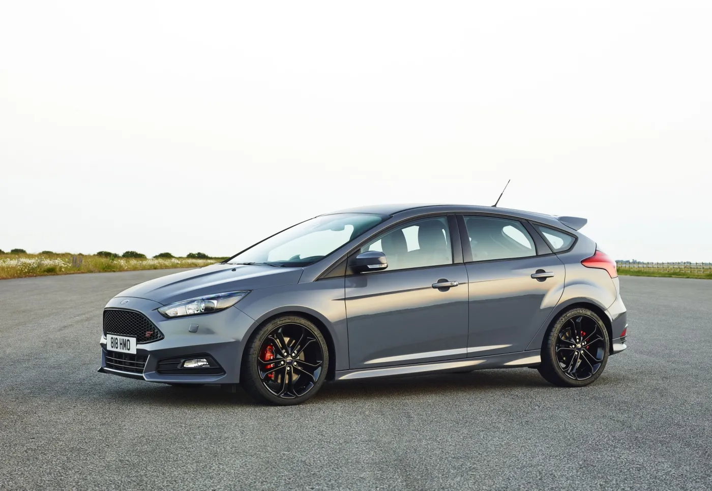 6538321-ford-focus-st.jpg