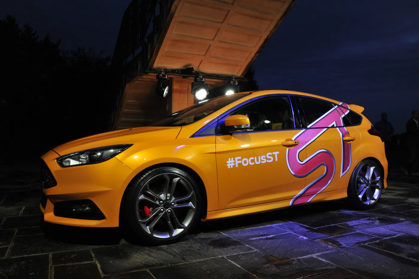 6606731-ford-focus-st.jpg