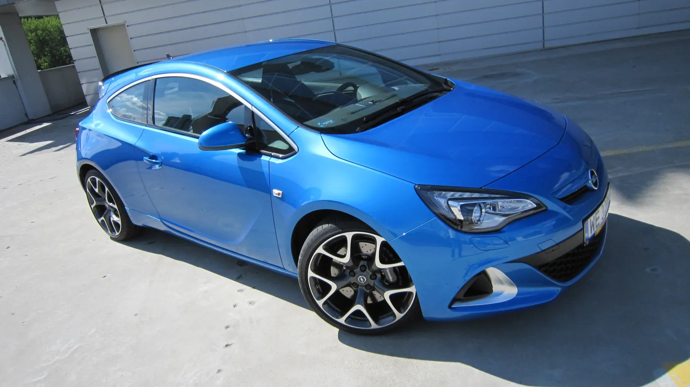 6690430-opel-astra-opc.jpg
