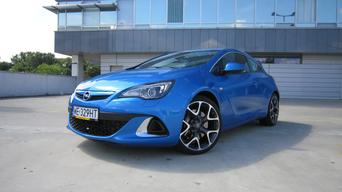 6690459-opel-astra-opc.jpg