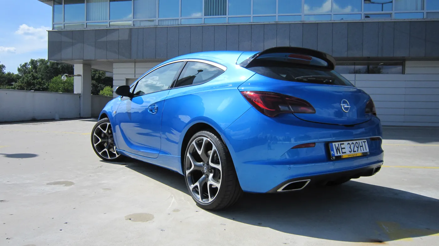 6690517-opel-astra-opc.jpg