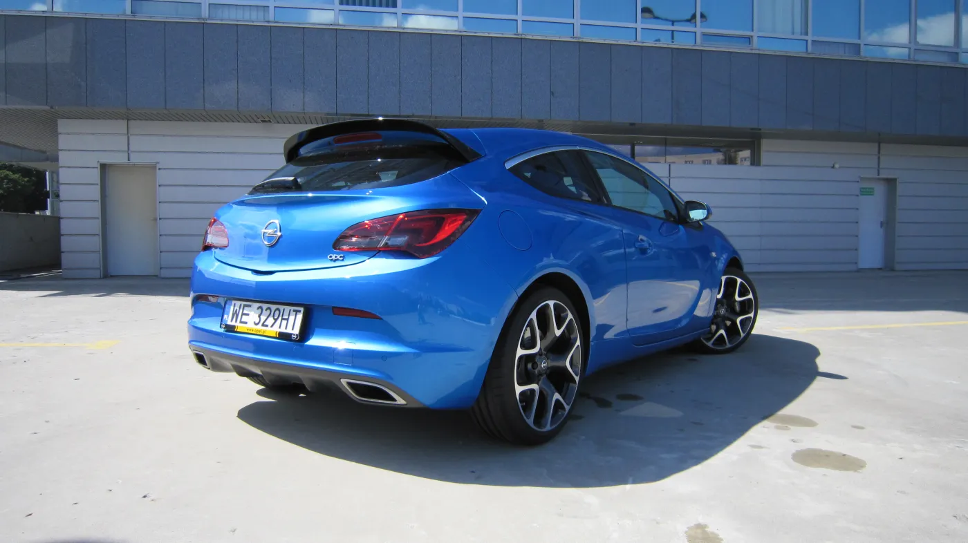 6690546-opel-astra-opc.jpg