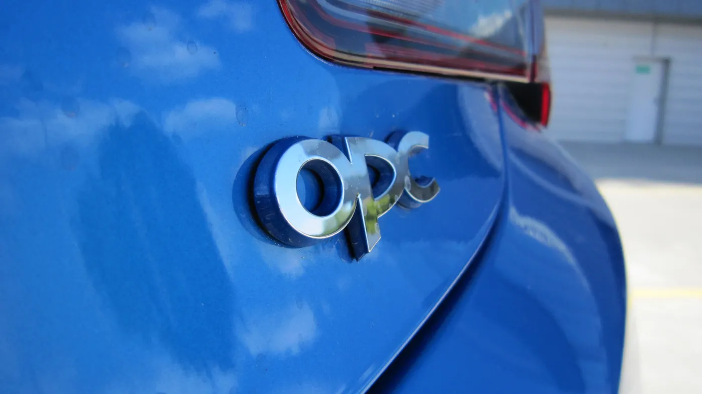 6690926-opel-astra-opc.jpg