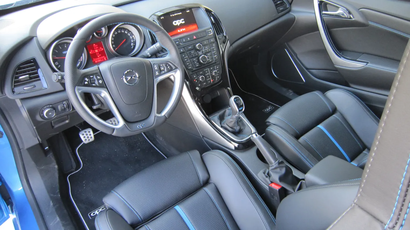 6690955-opel-astra-opc.jpg