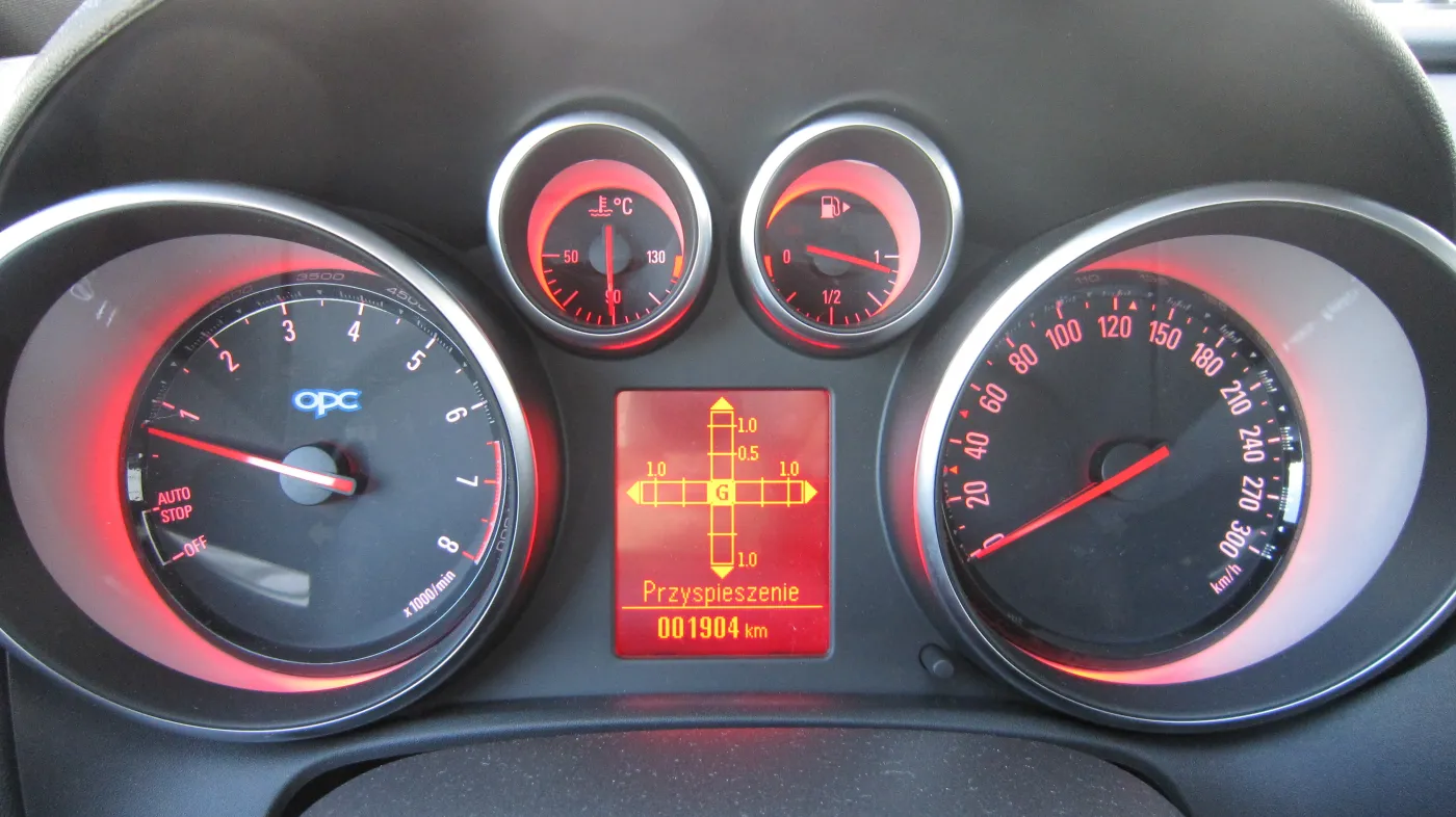 6692378-opel-astra-opc.jpg