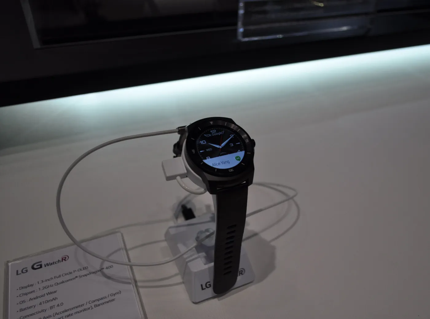 6775600-lg-smart-watch.jpg