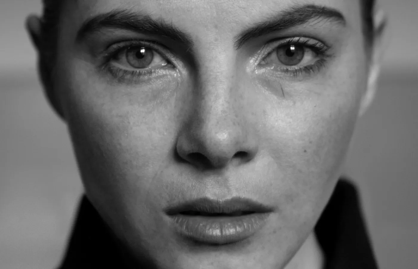 Julia Marcell z licealistami, którzy odpowiedzieli na jej ogłoszenie