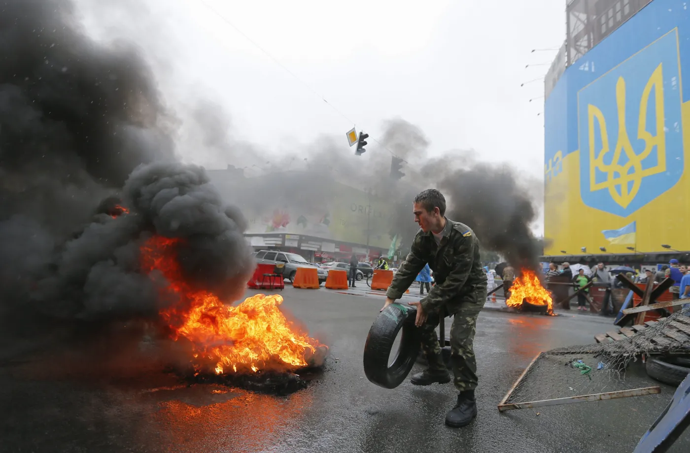 Majdan w ogniu. Ukraińcy nie chcą pozwolić na likwidację namiotów