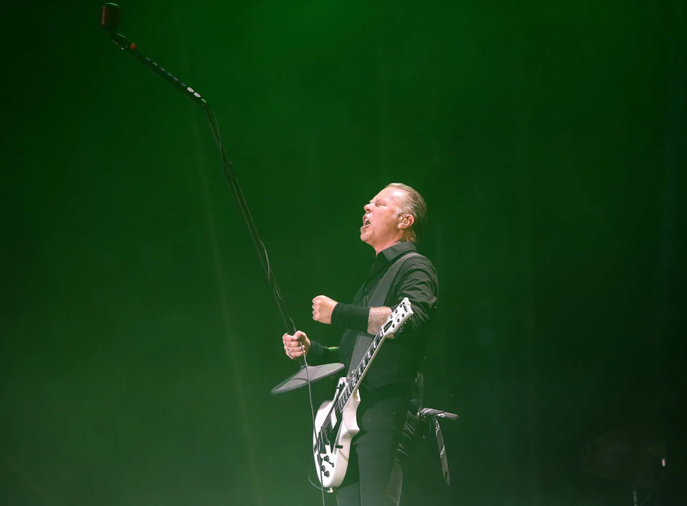 6389725-james-hetfield.jpg