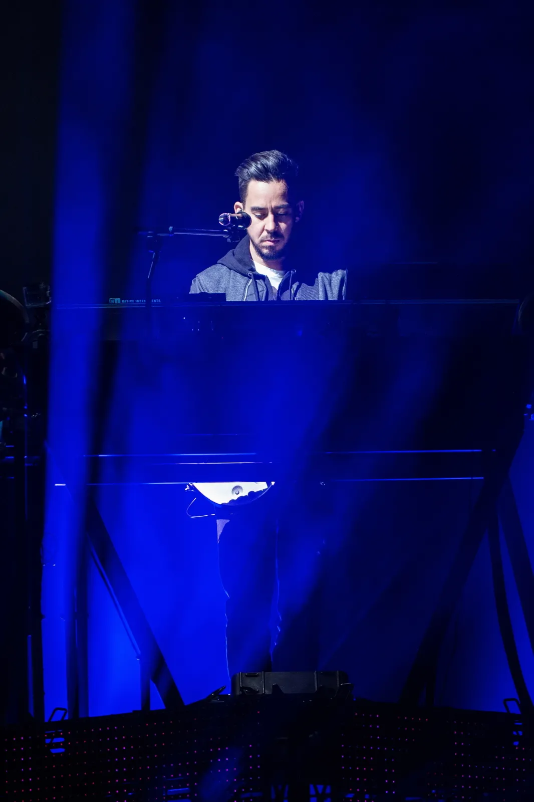 6392161-mike-shinoda.jpg