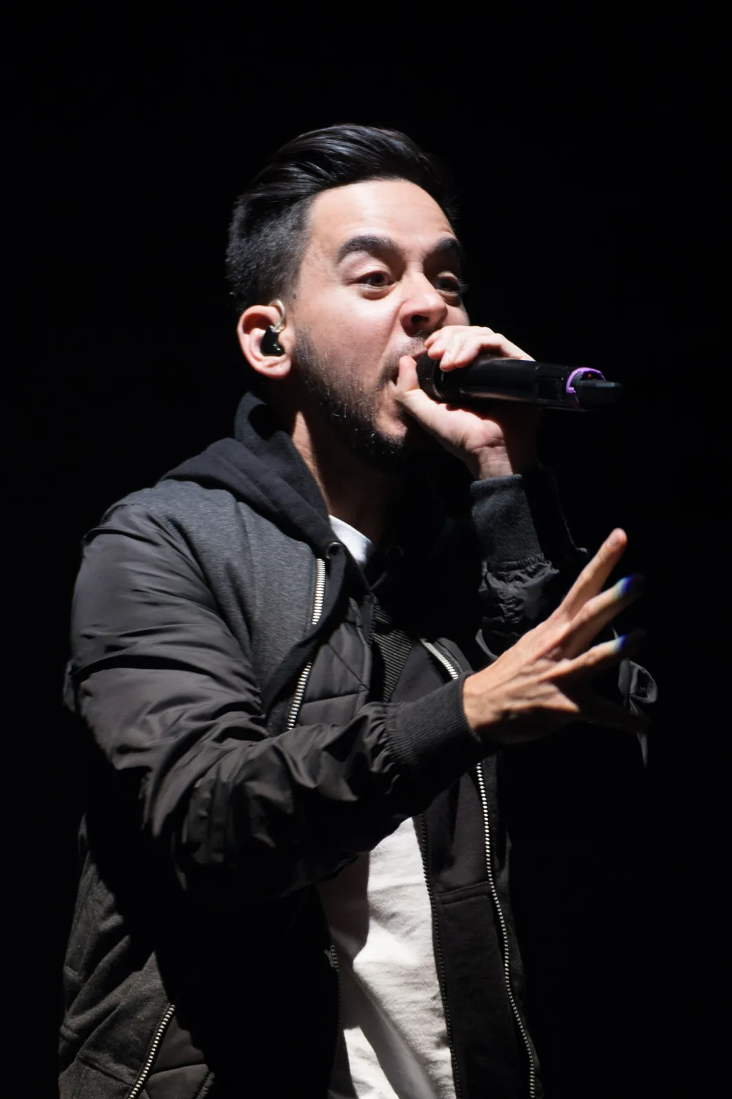 6392190-mike-shinoda.jpg