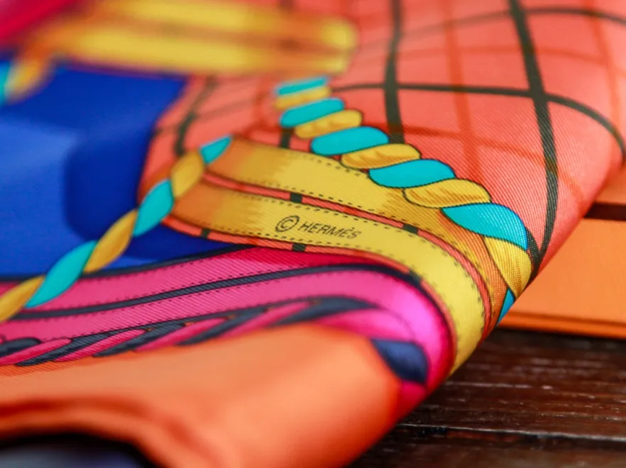 Jestem autentyczny, cz. II: jak rozpoznać oryginalną apaszkę Hermès