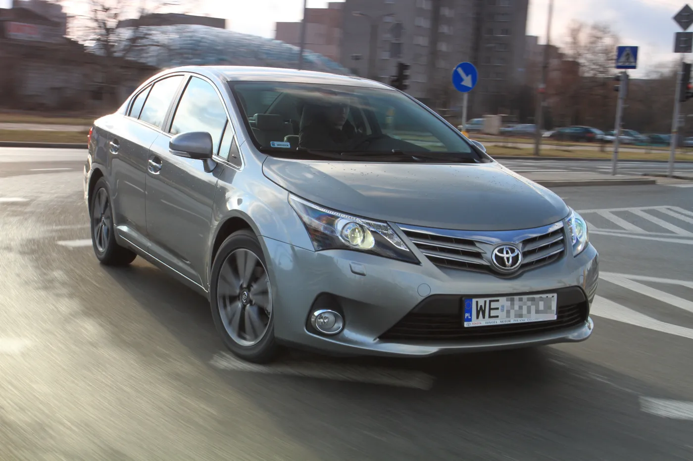 7033719-toyota-avensis.jpg