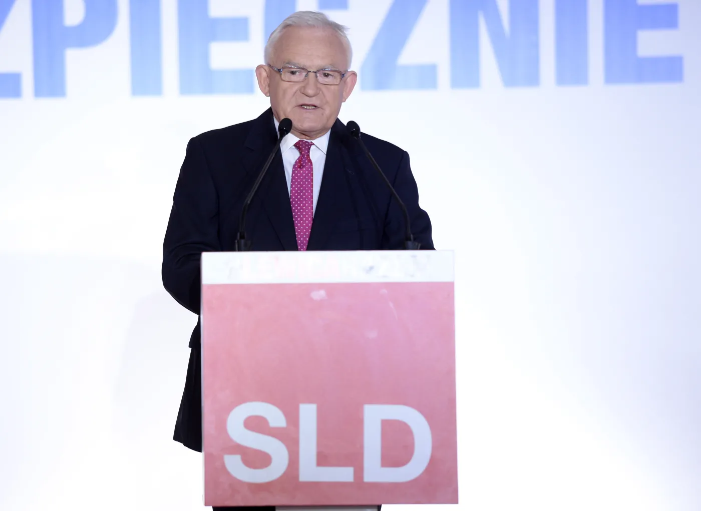 Miller: Kandydatura Dudy ma odwrócić uwagę od trzech muszkieterów