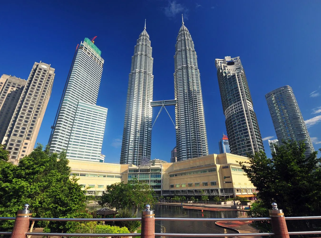 2720859-petronas-tower.jpg