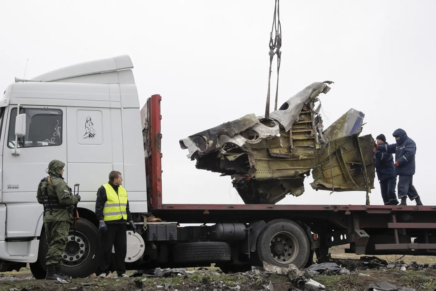 Holendrzy zabierają z Ukrainy wrak zestrzelonego boeinga. ZDJĘCIA