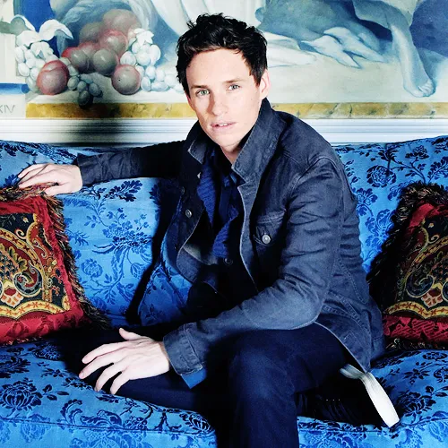 7086938-eddie-redmayne.png