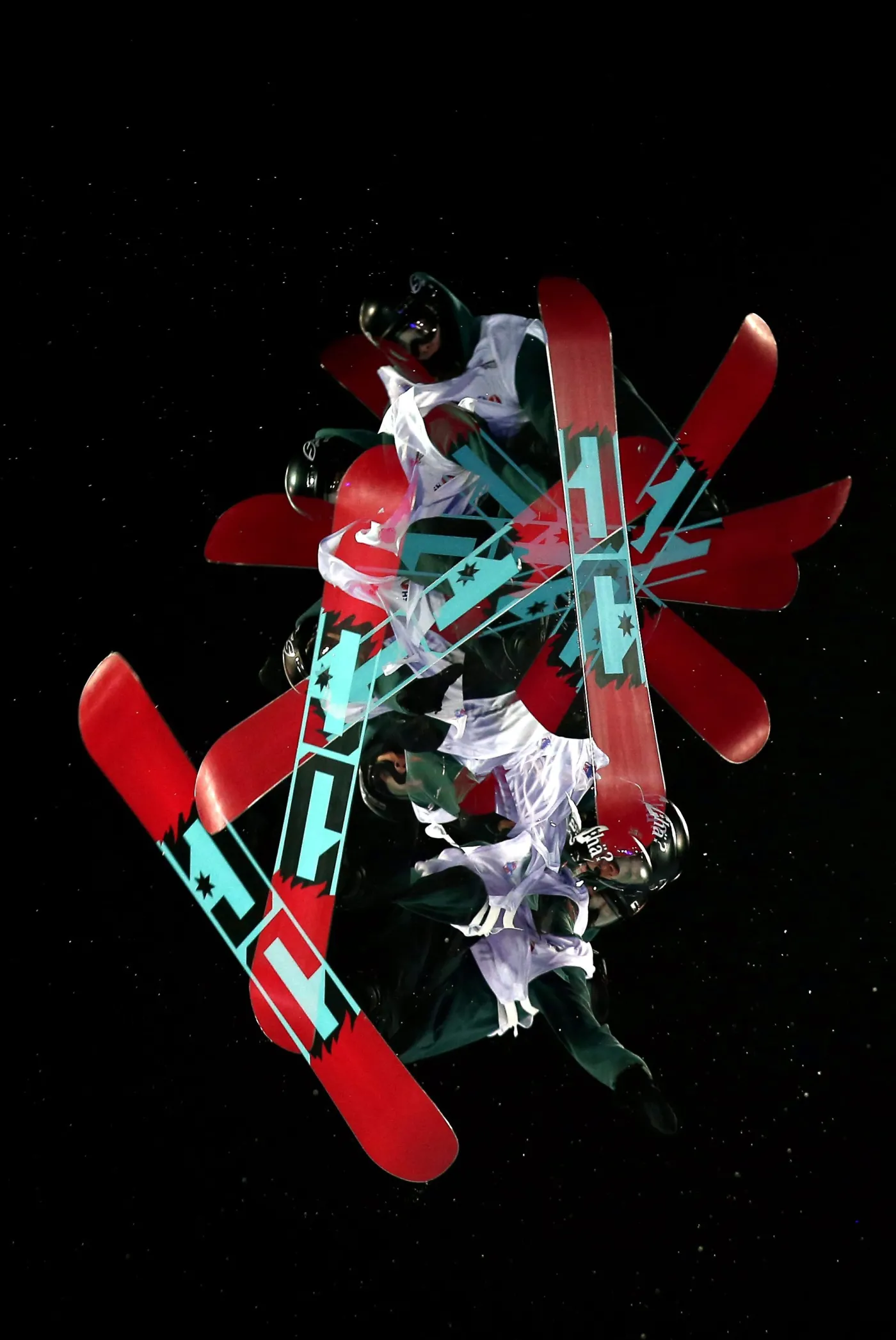 Zobacz szalone akrobacje snowboardzistów. ZDJĘCIA