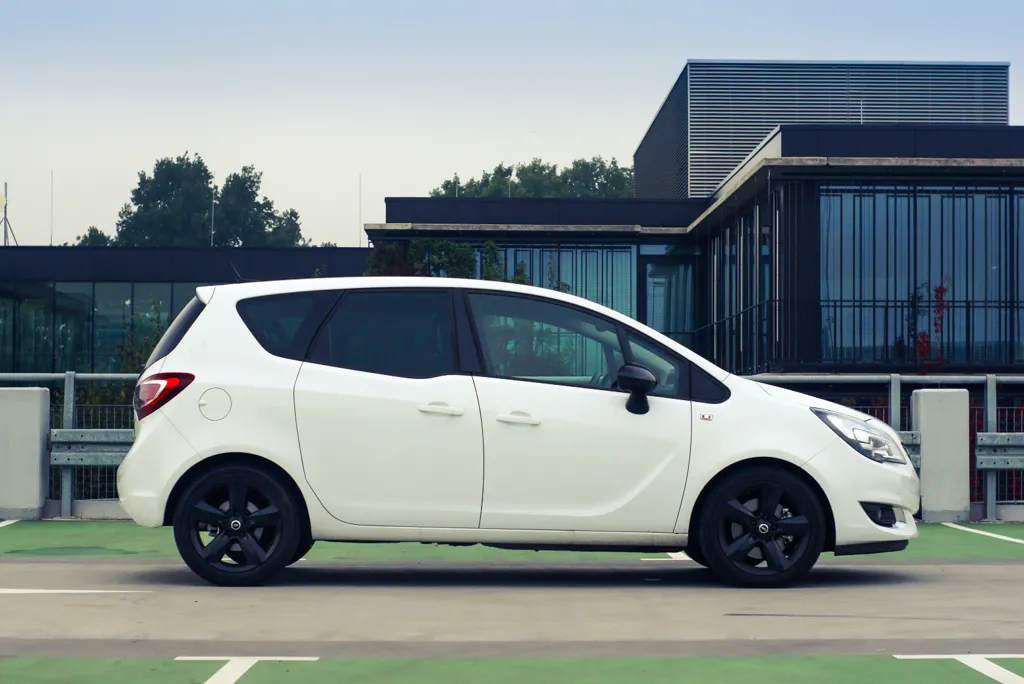 7257030-opel-meriva-1.jpg
