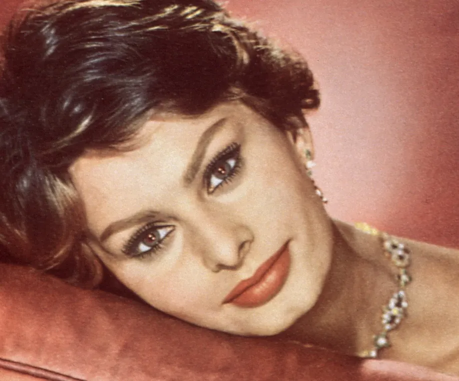 Sophia Loren na zawsze piękna. Legendarna seksbomba kończy 80 lat! [ZDJĘCIA]