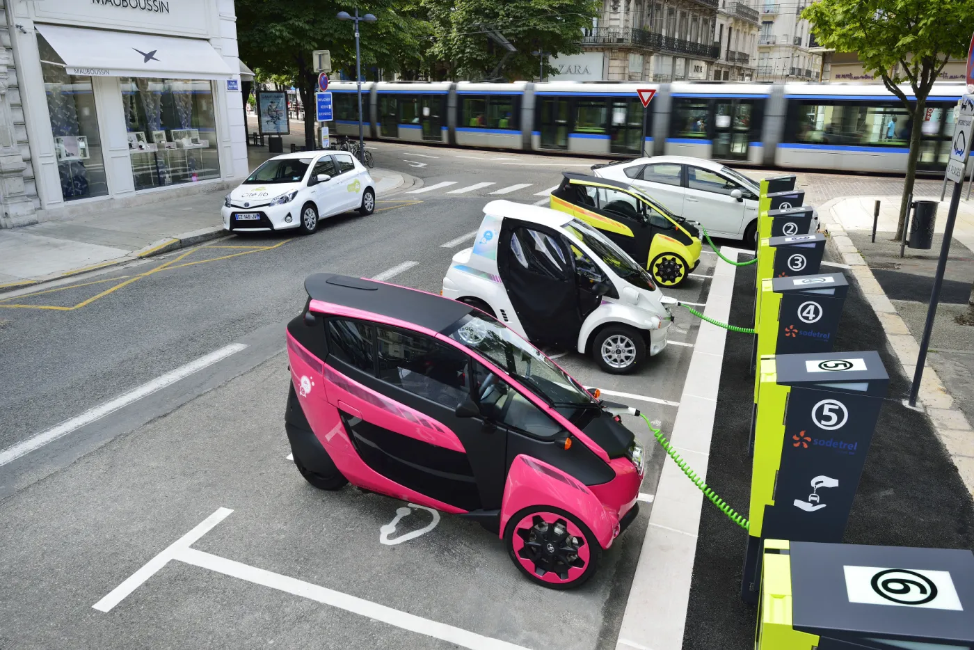 6845845-toyota-i-road.jpg