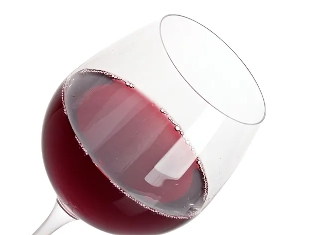 Czerwone wino pomoże uporać się z trądzikiem